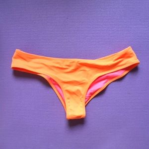 Victoria's secret bikini bottoms size medium